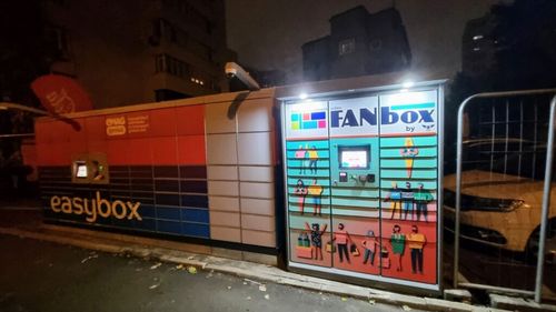 Cutiile de metal care aduc pachete pentru unii și bani pentru cei care le găzduiesc /  Între 100 și 150 de euro lunar, chiria celor 3 metri pătrați / Cum poți găzdui un locker