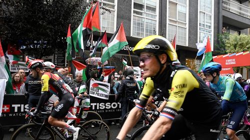 Etapa de contratimp a Turului Spaniei, redusă cu 15 km din cauza manifestaţiilor pro-palestiniene