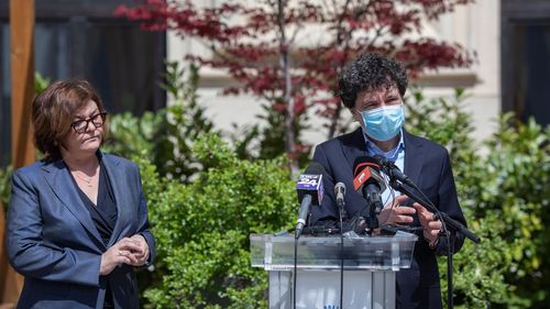 Nicuşor Dan, după întâlnirea cu Adina Vălean: Am vorbit despre interesul major al oraşului pentru crearea trenului metropolitan, precum şi pentru reabilitarea liniilor de tramvai / Planul de mobilitate urbană, pe agenda discuţiilor