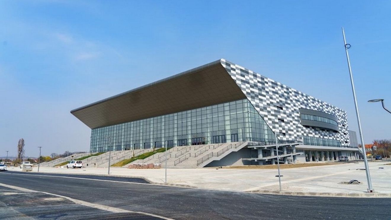 Centrală electrică fotovoltaică, proiect de 12,5 milioane de lei, pentru Oradea Arena / Ar urma să fie instalate 1.480 de module fotovoltaice