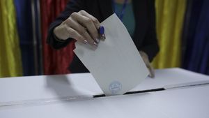 Ordonanța de urgență privind anticipatele a fost publicată în Monitorul Oficial: Românii vor putea vota la orice secție din țară sau străinătate, numărul parlamentarilor de diaspora a fost dublat, alegătorii din afara granițelor au la dispoziție trei zile să meargă la urne