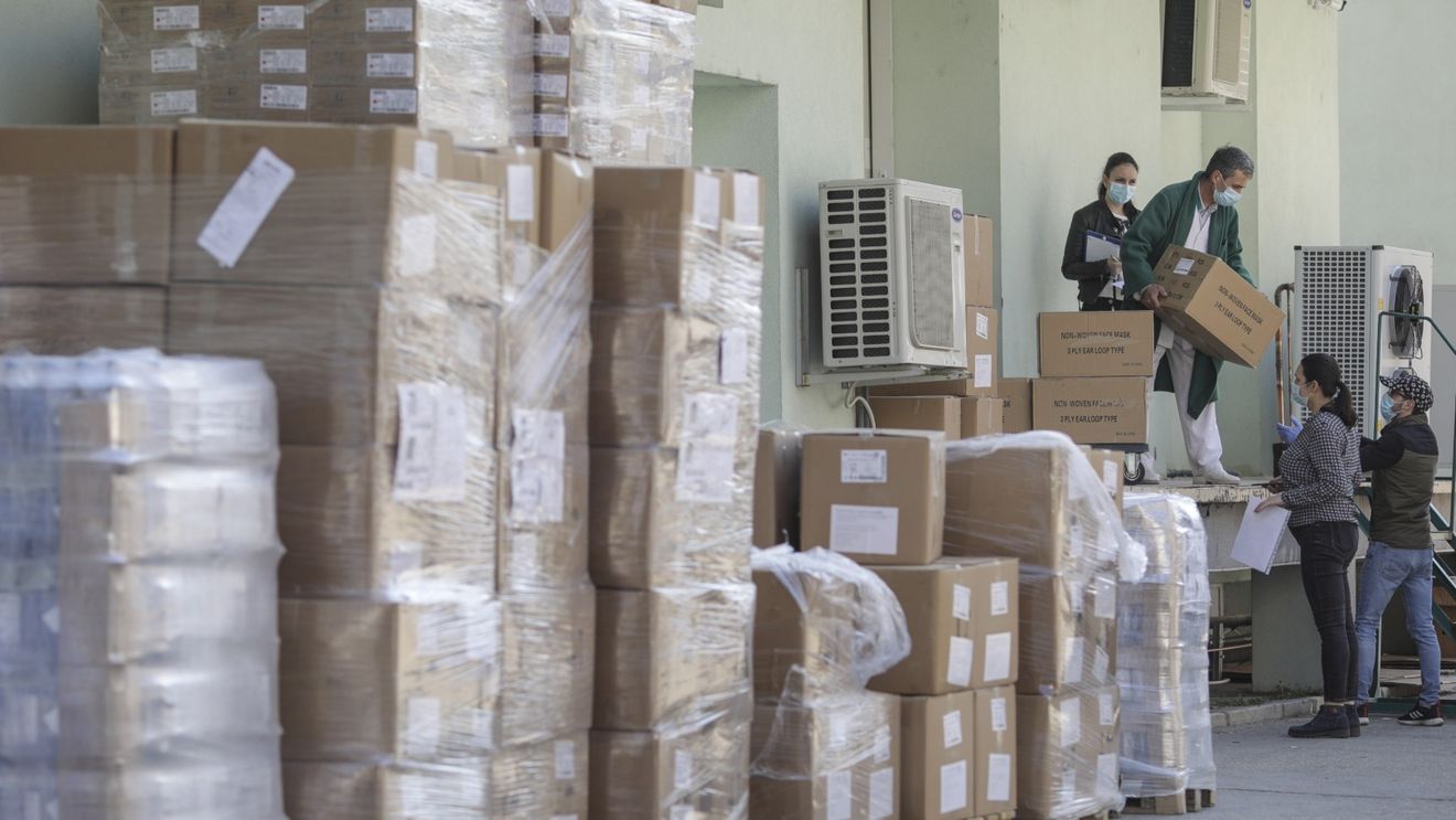BREAKING: 390 de ventilatoare, 27 de milioane de măști și alte materiale sanitare în valoare de 650 de milioane de lei sunt blocate în depozitele Unifarm. Societatea vrea să cedeze stocul către DSU, dar e nevoie de o modificare a legii