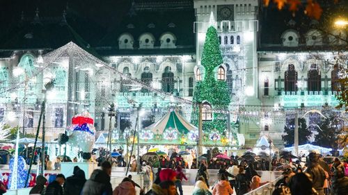 FOTO A fost deschis Târgul de Crăciun de la Craiova, cu prima roată hi-tech panoramică din România