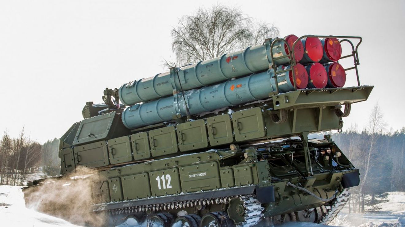 Expert militar britanic: Rusia are 75% din forțele sale în interiorul Ucrainei / Spre Kiev se îndreaptă ”sisteme de lansare de rachete multiple care trag un număr mare de rachete nedirijate în zone intens populate de civili”