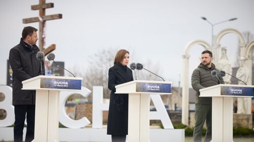 VIDEO Maia Sandu, la Bucea, alături de Zelenski: Credem în victoria Ucrainei! Crimele împotriva umanității trebuie să ducă la consecințe grave