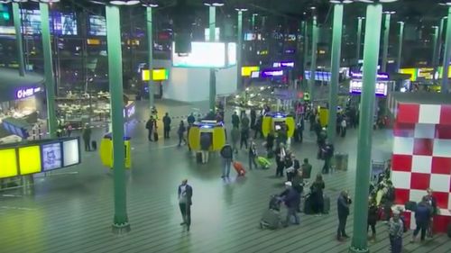 Un cetățean german, arestat pe Aeroportul Schiphol, după ce a amenințat că are asupra sa o bombă