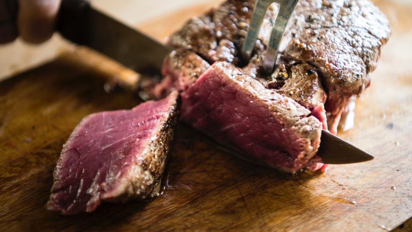 Germania vrea să majoreze TVA-ul pe carne ca să protejeze mediul și să îmbunătățească viața animalelor