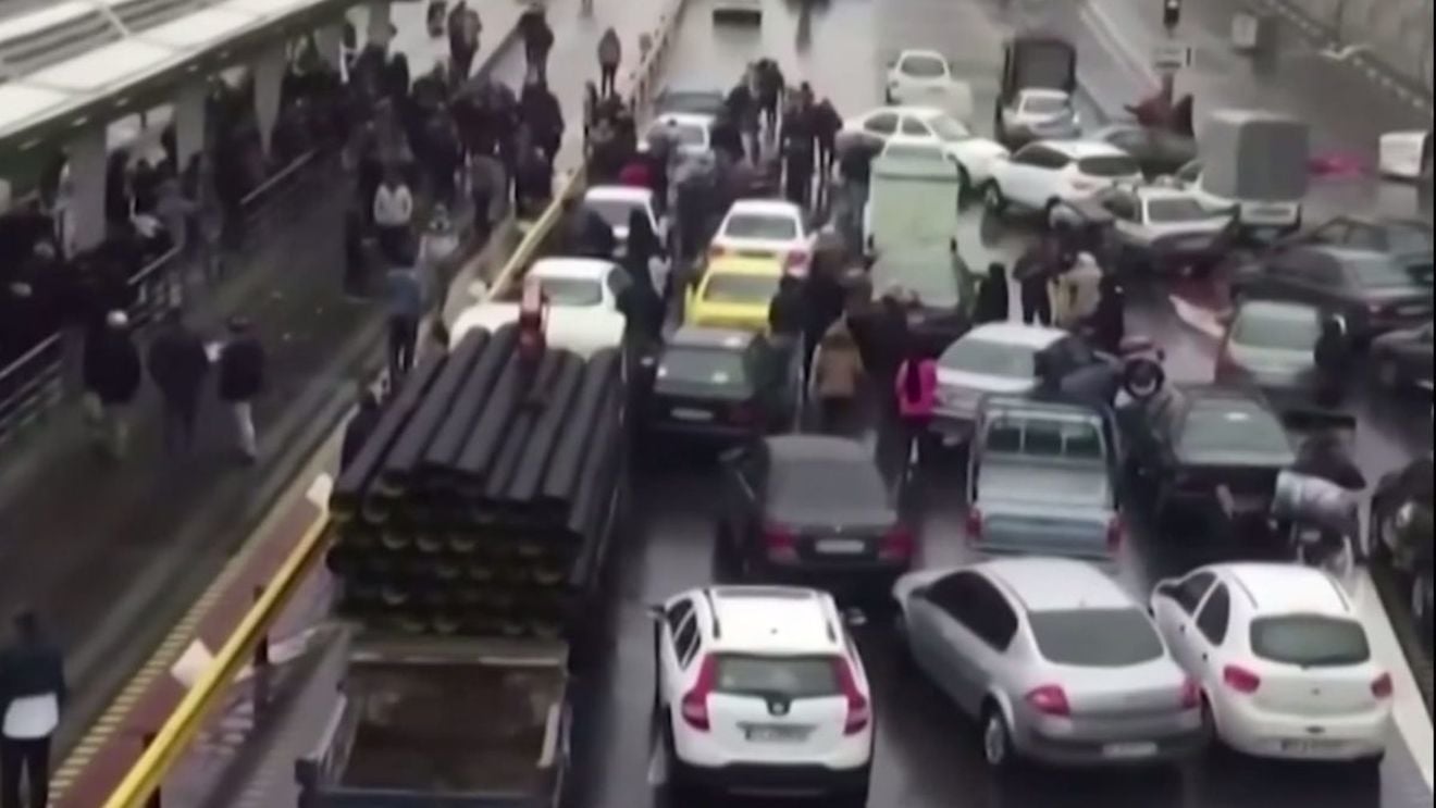 Protestele din Iran: Semiluna şiită simte forţa sancţiunilor impuse de SUA Iranului