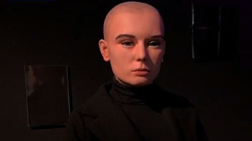 O statuie de ceară a cântăreţei Sinead O'Connor, considerată "hidoasă", retrasă dintr-un muzeu din Dublin
