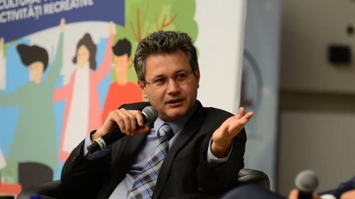 Ministerul Educației își rezervă timp până la sfârșitul lunii mai să elucideze ce înseamnă decizia instanței în dosarul Baza Cutezătorii, în care Mihnea Costoiu a scăpat, prin prescripția faptelor, de dosarul în care fusese condamnat inițial pentru abuz în serviciu