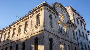 Ritmul de lucru la reabilitarea Templului Israelit (Sinagoga Mare) din Constanţa, redus cu 90% de către CNI / Sinagoga a fost părăsită în 2006, iar lucrările de reabilitare au început în 2024
