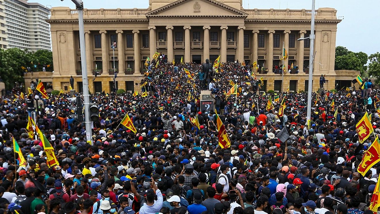 Criza din Sri Lanka: Președintele a părăsit țara cu un avion militar în urma protestelor masive/ Gotabaya Rajapaksa a ajuns în Maldive