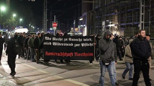 Douăzeci de poliţişti din Frankfurt, suspectaţi de difuzare de propagandă neonazistă pe grupuri interne de discuţie