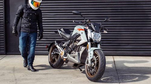 ANALIZA Piața motocicletelor electrice din România în 2025: creștere alimentată aproape exclusiv de sectorul privat