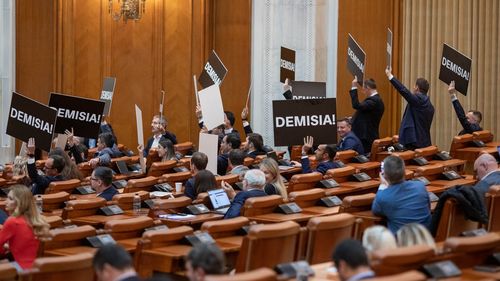 DOCUMENT O nouă moțiune simplă împotriva ministrului Lucian Bode depusă de USR și Forța Dreptei