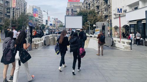 Reducerile de 90% la călătoriile cu Metrorex și STB, pentru studenții care învață în București-Ilfov, intră în vigoare începând din 3 septembrie. Se va circula cu 8 lei pe lună