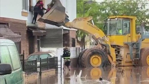 Celulă de criză la Guvern pentru românii din Spania afectați de inundații / Au fost convocați patru miniștri / 22 de români sunt dați dispăruți