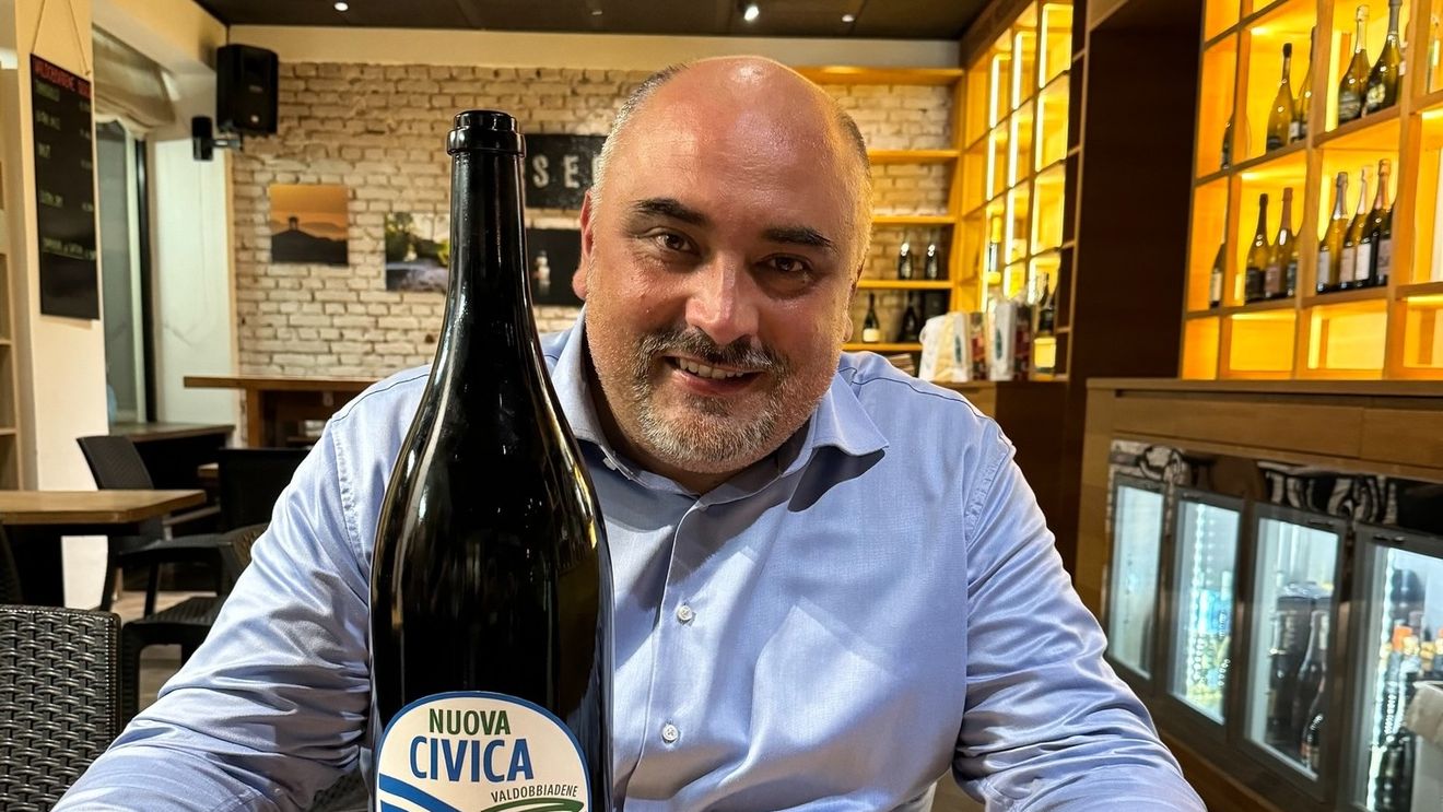 Locuitorii unei comune din Italia fug alături de primar, în fiecare joi, pentru a-l ajuta să slăbească / Primarul a ajuns la 130 de kg de la 90, la începutul mandatului