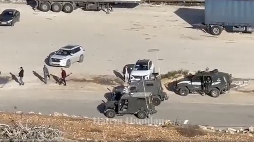 Atmosferă tensionată la Beitunia, unde sute de palestinieni s-au adunat pentru primirea prizonierilor care vor fi eliberați în cadrul acordului dintre Israel și Hamas