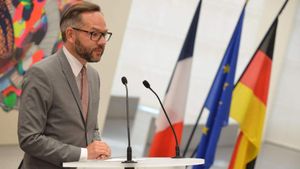Reacție dură din Germania față de schimbările din Justiție. Michael Roth, ministrul pentru Afaceri Europene: ”Multe voci critice se tem că părţi ale acestei propuneri legislative sunt susceptibile să protejeze politicieni activi de urmărirea penală, în pofida abaterilor dovedite”