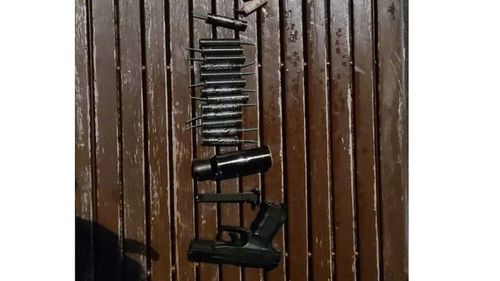 FCSB – Rapid / Pistol de tip airsoft şi materiale pirotehnice, găsite într-o maşină, la controlul de la intrarea în Arena Naţională