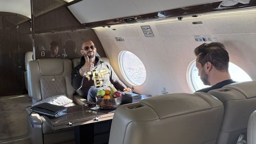 UPDATE Frații Tate revin în România la bordul unui avion privat / Cei doi trebuie să se prezinte luni la Poliție, în cadrul măsurilor de control judiciar