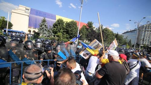 Un profesor universitar din Timișoara acuză mai mulți medici că au ignorat intenționat trei protestatare rănite la mitingul din București