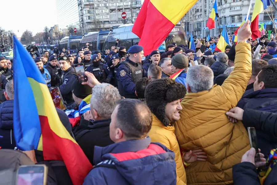 Protest calin georgescu in Piata Victoriei din Bucuresti, 24 ianuarie 2025. 