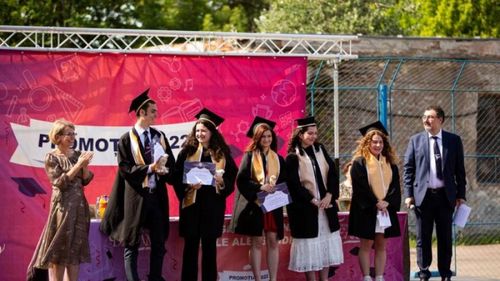 Cinci şefi de promoţie cu media 10 la Colegiul Naţional "Vasile Alecsandri" din Galați/ Doi dintre ei, admiși la Harvard și Oxford