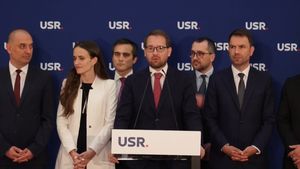 Dominic Fritz, după decizia CCR de a secretiza averile politicienilor: ”Lupta anti-corupție nu s-a terminat / USR propune să revizuim rapid legislația / Ani de zile ANI a aplicat legea partinic sau au închis ochii”
