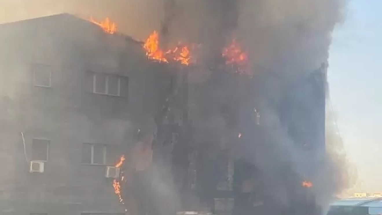 VIDEO Incendiu violent în București la magazinul Prosper din Calea 13 Septembrie / Alerta de incendiu a bruiat câteva secunde conferința de presă de la Cotroceni