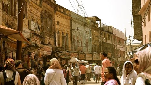 India: Cum sunt motivați alegătorii să voteze/ Bere gratuită și curse de taxi pentru a crește prezența la urne în orașul Bengaluru