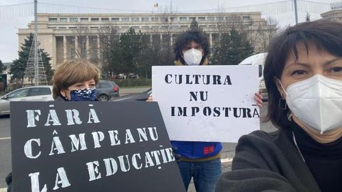 Tudor Chirilă și fondatoarele „Dăruiește viață” au protestat în Piața Victoriei față de desemnarea lui Sorin Cîmpeanu în funcția de ministru al Educației