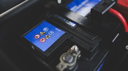 BREAKING Compania românească Rombat și alte cinci firme producătoare de baterii, acuzate de Comisia Europeană de constituire a unui cartel