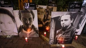 Marş la împlinirea a zece ani de la incendiul din Clubul Colectiv / Oamenii cer dreptate / Zece ani mai târziu, corupţia încă ucide în România: mor bebeluşi în spitale, nu există o şansă reală de tratament şi recuperare pentru marii arşi / Programul manifestației