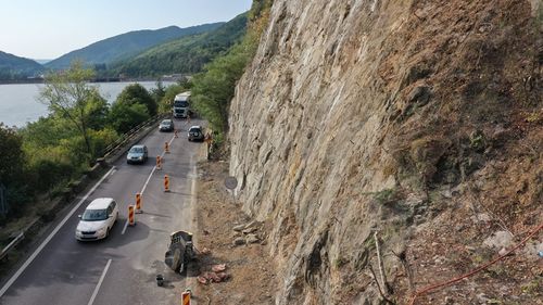 După mai bine de un an, lucrările pe Valea Oltului au ajuns la 40% / DRDP Craiova: nu se pot deschide mai multe puncte de lucru pentru că s-ar produce blocaje