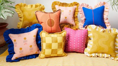 Un tânăr din Gambia face doi ani pe drum, până în Italia, iar aici ajunge designer de modă / ”Am renăscut datorită acului și a aței” / Brandul Paboy ajunge în toată Europa și se pregătește de Japonia