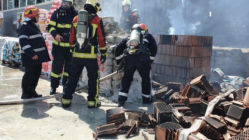 Centrul Comercial Transilvania din Târgu Mureș distrus complet după incendiul de marți seară