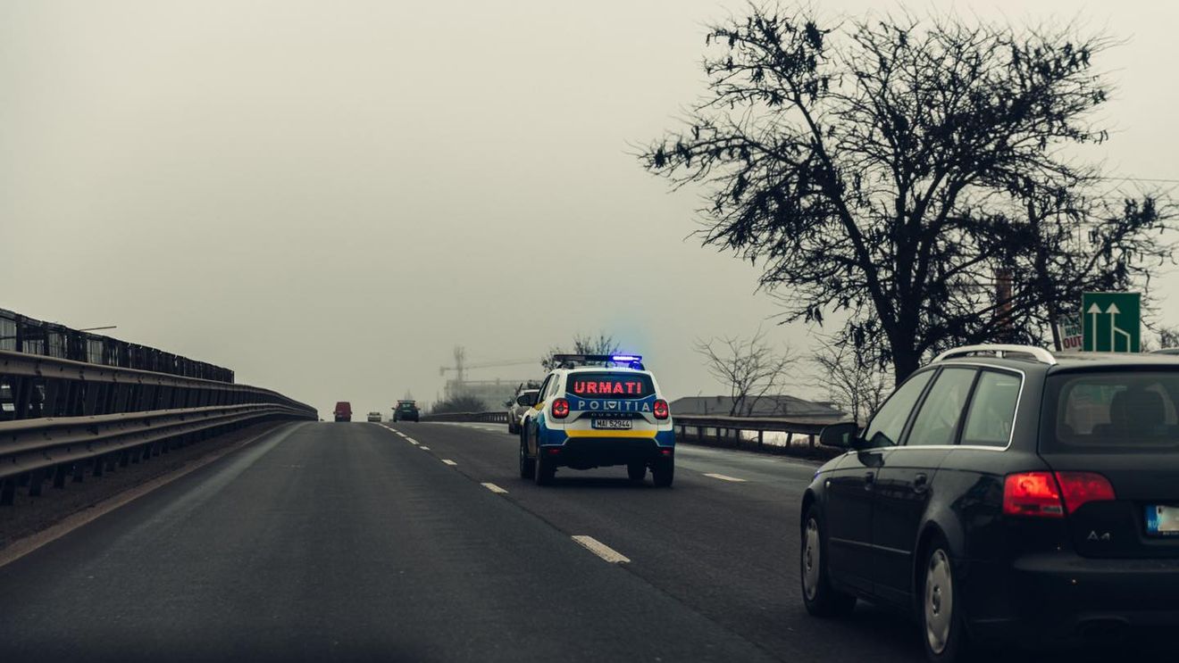 Şase bărbaţi suspectaţi că au blocat o maşină în trafic şi au sechestrat şi agresat un tânăr de 26 de ani, arestaţi preventiv
