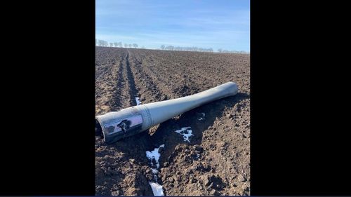 Resturile unei rachete rusești de cinci metri, descoperite pe teritoriul Republicii Moldova, la 15 km de granița cu România