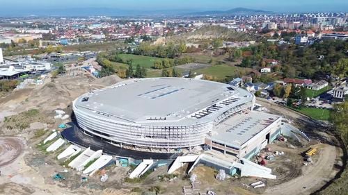 VIDEO Lucrările la noua sală polivalentă de peste 11.200 de locuri, de la Brașov, se apropie de final, cu întârzieri de peste un an / Finanțarea de peste 356,7 milioane de lei, suportată din fonduri centrale și locale