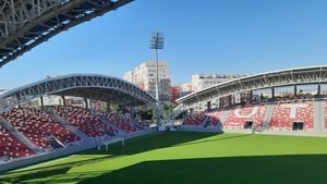 14 milioane de euro a cheltuit administrația locală Arad pentru reconstrucția stadionului municipal. Noua arenă „Francisc Neuman” a fost inaugurată joi