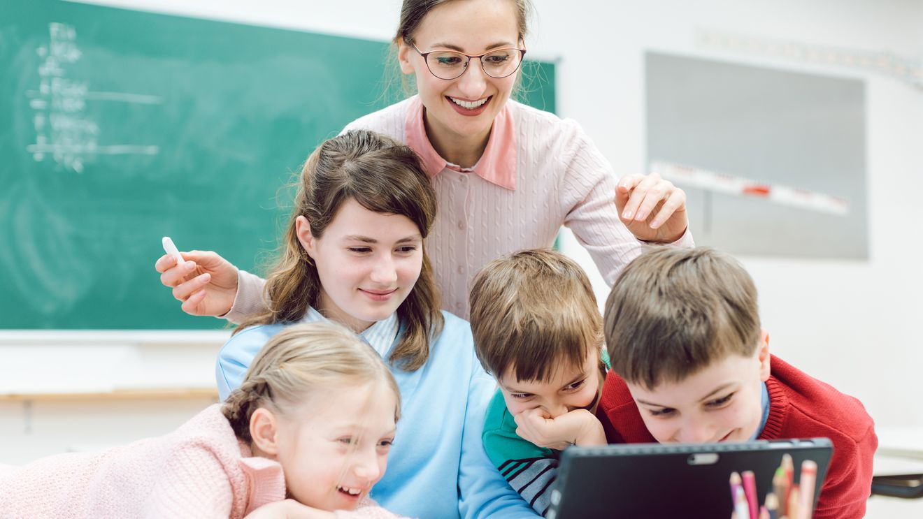 Prima generație a „nativilor digitali”, Gen Z, a ajuns la catedră: ce așteptări au profesorii tineri, cu o cultură mult diferită de generațiile anterioare? – Analiză EdWeek