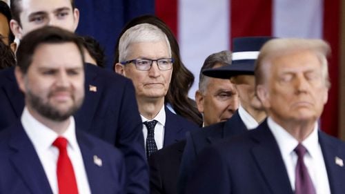 Apple reia campaniile publicitare pe X după o pauză de 15 luni / Rețeaua lui Elon Musk, boicotată după un derapaj antisemit al miliardarului