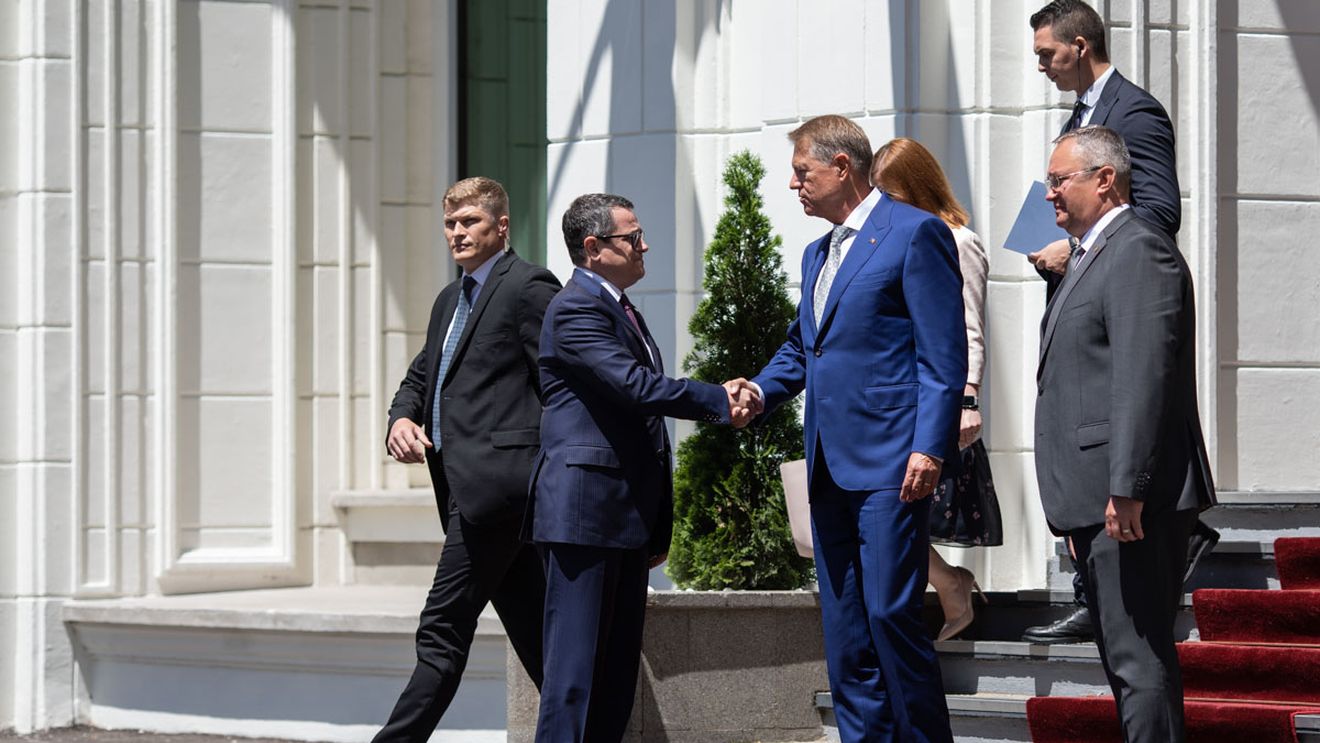UPDATE Bilanțul tăcerii: Iohannis, Hellvig și Ciucă au refuzat să facă declarații la finalul bilanțului SRI pe anul 2021