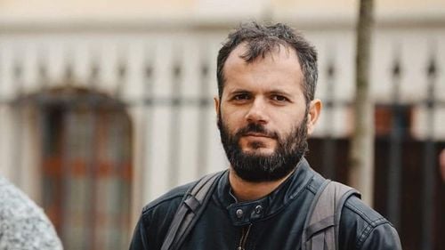 “Este dezastruos pentru România că un om cu o astfel de formă mentală a ajuns ministru al Educației” – scriitorul Radu Vancu, replică la acuzația lansată de Sorin Cîmpeanu că ar face parte dintr-un “grup de interese”