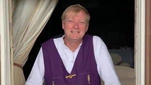 Scandalul ayahuasca, tradus de The Guardian: Un fost ofițer al armatei britanice e pasibil de o pedeapsă de 13 ani într-o închisoare românească / Caz istoric din perspectiva drepturilor omului