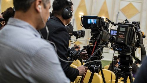 Șase ONG-uri: În fața populismului violent, Parlamentul își propune să devină și mai opac / Interdicția de filmare și de a afișa bannere în Parlament este o restrângere a libertății de exprimare
