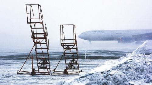 Aeroporturi închise în Marea Britanie, după ninsorile abundente din cursul nopții