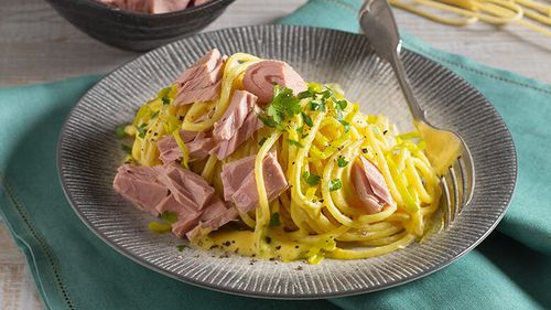 Rețetele Juanitei | Paste ușoare cu ton/ Trei combinații delicioase, în stil mediteraneean, pentru cină